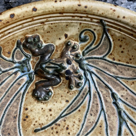 Vintage 2005 gorgeous artist signed studio pottery frog bowl - Picture 7 of 9